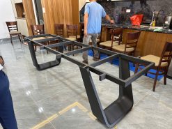 chân bàn ăn cơn lớn
